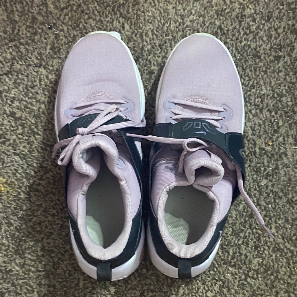 Nike women’s air max bella TR 5 Light Purple and Black